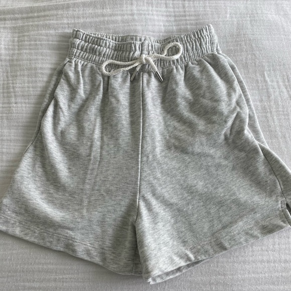 H&M Sweatshorts - Picture 1 of 4